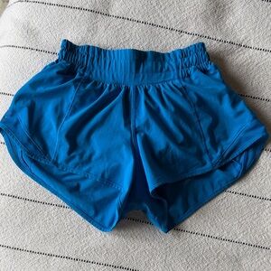 Lululemon LR 2.5” Hotty Hot Shorts size 0